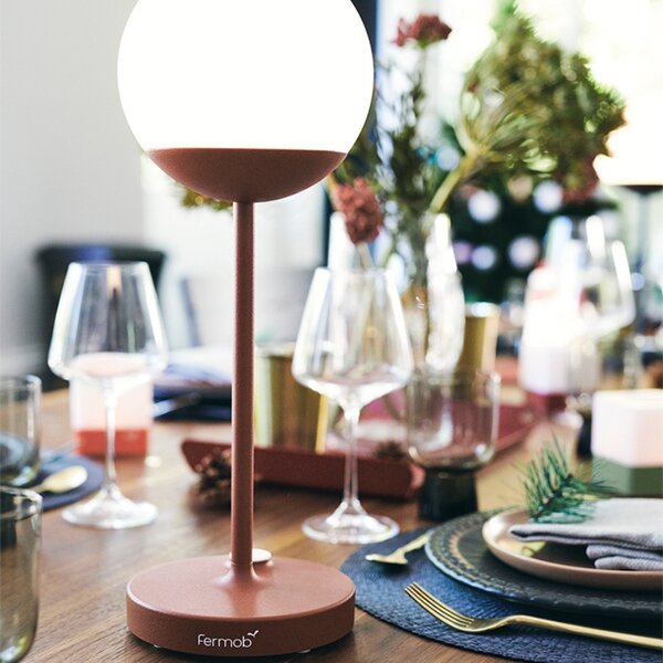 Zemitě červená venkovní LED lampa Fermob MOOON! 41 cm