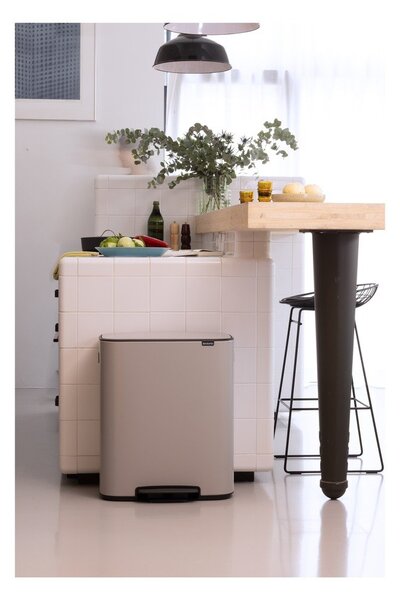 Světle šedý ocelový odpadkový koš 2x30 l na tříděný odpad/nášlapný Bo – Brabantia