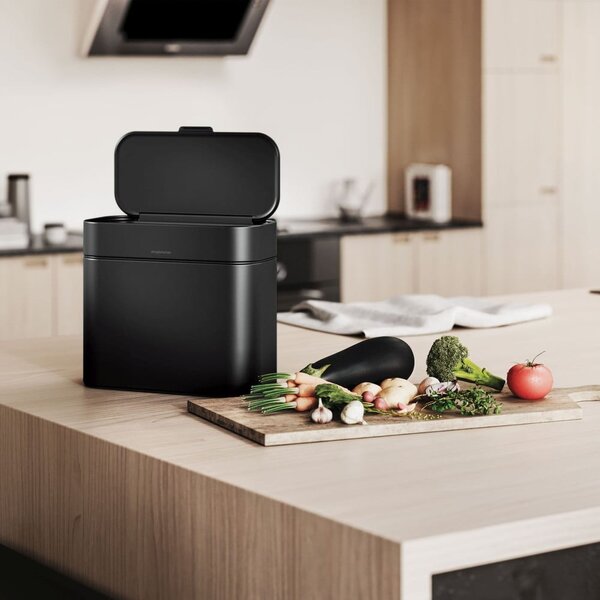 Matně černá nádoba na kompostovatelný odpad 4 l – simplehuman