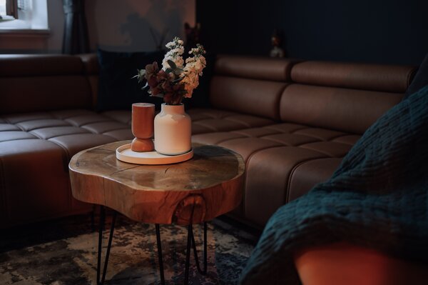 VOJA HOME Váza Celesta z modifikované pryskyřice matná bílá pískovcová 17 × 14 cm