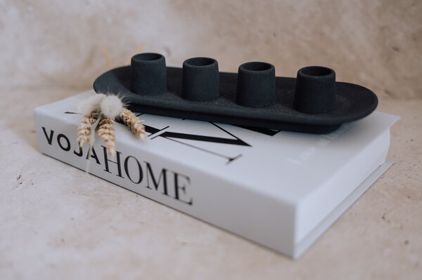 VOJA HOME Svícen TITANOR pro 4 svíce, Ø kalíšek 2,3 cm, 25 × 10 × 5 cm Barva: Černá (černý uhel)