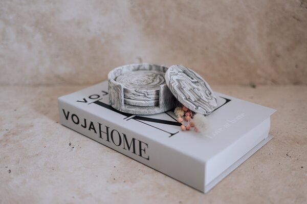 VOJA HOME Podtácky na pití Usten (set příhrádky a 4 ks podtácků) Barva: Bílá