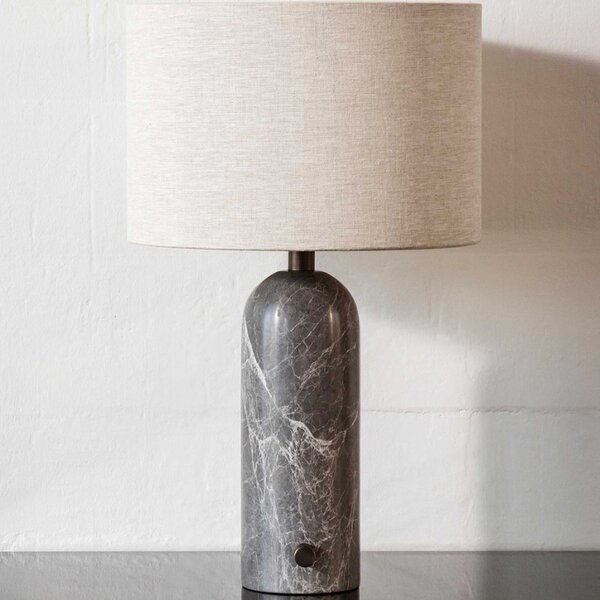 GUBI Mramorová stolní lampa Gravity 65 cm