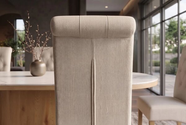 Designová klasická béžová jídelní židle Valentino s prošívaným textilním potahem s knoflíky a zarolovanou opěrkou 45 cm
