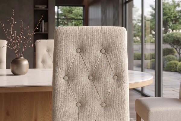 Designová buklé jídelní židle Valentino s béžovým čalouněním s prošíváním s knoflíky a hnědým dřevěnýma nohama 45 cm