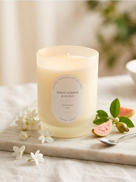 Sinsay - Vonná sójová svíčka White Jasmine & Guava - bílá