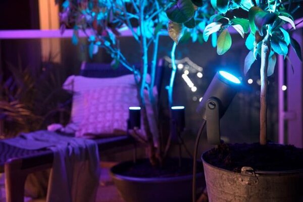 17415/30/P7 Hue WACA Lily venkovní spotové LED svítidlo8W 650lm 2200-6500K RGB IP65 černá