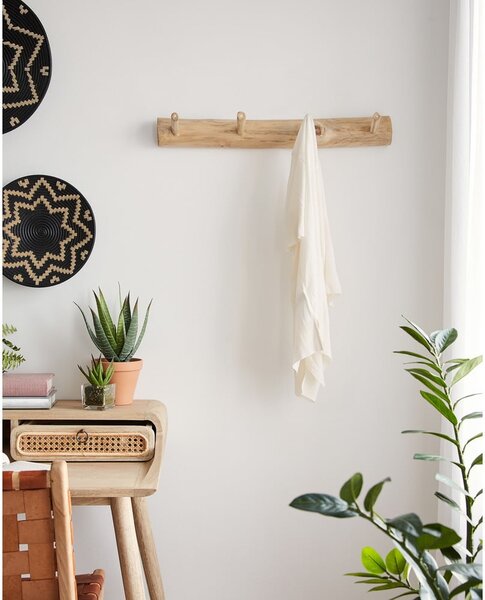 Nástěnný věšák z teakového dřeva v přírodní barvě 63 cm Gaillech – Kave Home