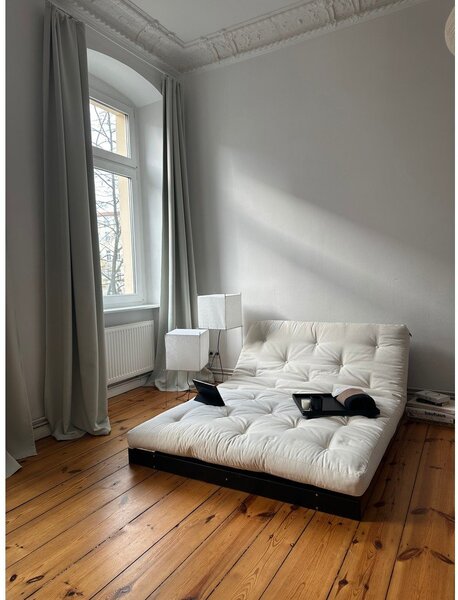 Rozkládací pohovka v hořčicové barvě 140 cm Roots Black Night – Karup Design