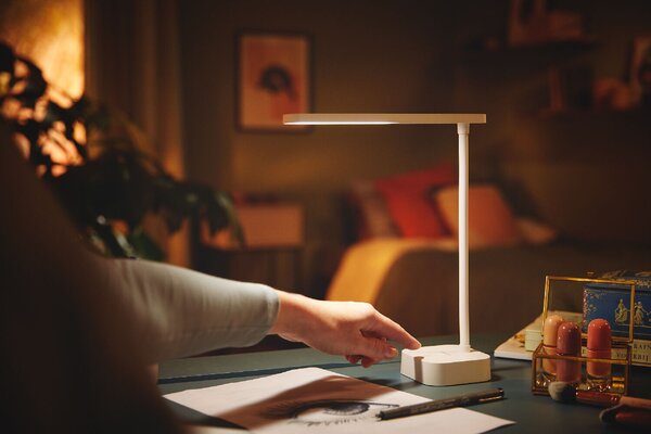 Tilpa stolní LED lampa 1x5W 130lm 5000K IP20 USB, stmívatelná, bílá