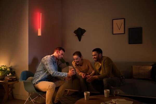 Hue WACA Liane nástěnné LED svítidlo 1x12,2W 850lm 2000-6500K RGB IP20 bílá