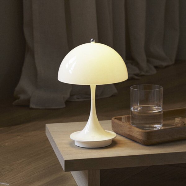 Louis Poulsen Panthella PORTABLE 160 V3, opálově béžová, stmívatelný, Krémová / jantar, Obývací pokoj / jídelna, Plast, Design