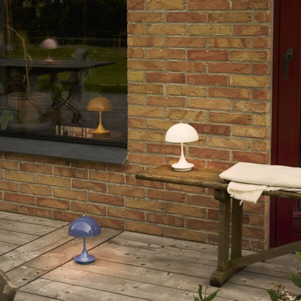 Louis Poulsen Akumulátorová lampa Panthella PORTABLE 160 V3 opálově bílá, stmívatelný, Bílá / opál, Obývací pokoj / jídelna, Plast, Design