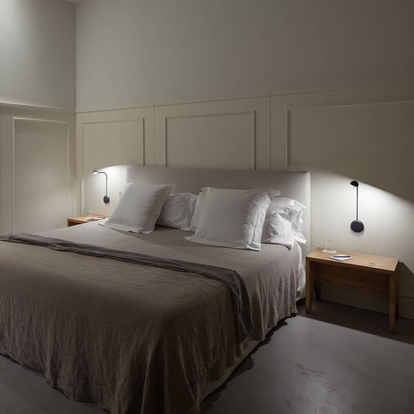 Vibia Pin 1680 LED nástěnné světlo, 39 cm, černé, Černá, Ložnice, Hliník, Moderní