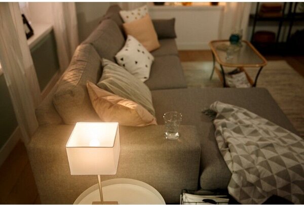 Hue White LED žárovka E14 P45 5,7W 470lm 2700K IP20