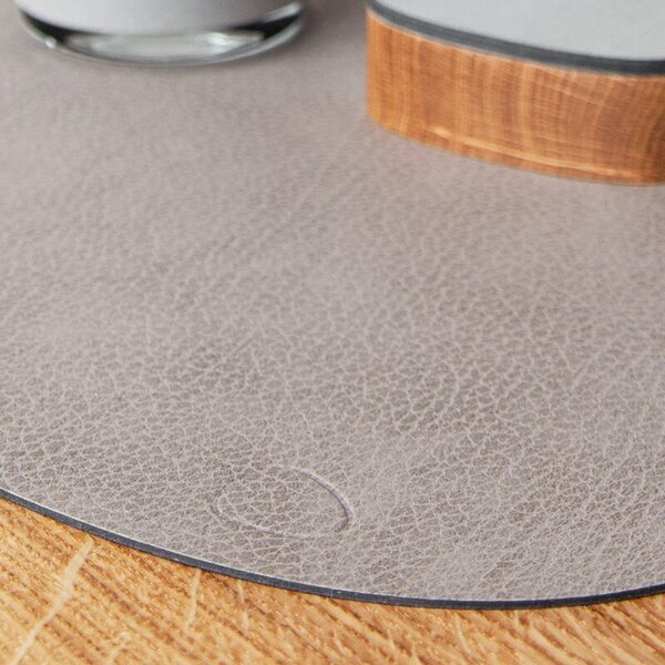 LIND DNA Oboustranné prostírání Curve Dinner - Warm Grey/Black LND138
