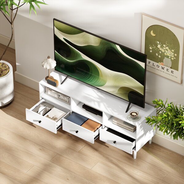 HOMCOM Moderní TV stolek do obývacího pokoje s 3 otevřenými přihrádkami, 3 zásuvkami a otvorem na kabely pro TV 45/55/65 palců 120x34x45 cm Bílý | Aos