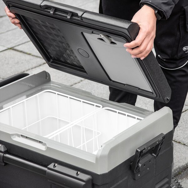 Outsunny Přenosná Chladící Bedna 40L s LED Osvětlením a Kompresorem, Auto Chladnička s Rukojetí, Kolečky pro Lodě, Karavany, Cestování 12/24V DC a 110