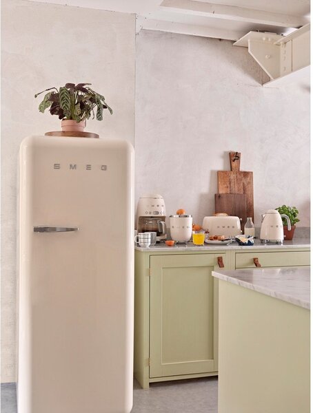 Krémově bílá rychlovarná konvice SMEG 50's Retro Style