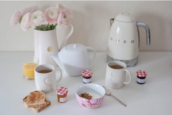Krémová rychlovarná konvice z nerezové oceli 1,7 l Retro Style – SMEG
