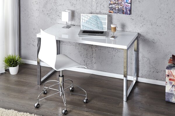 Moderní psací stůl Linear s bílou lesklou deskou a hranatým kovovým nohama ve stříbrné chromové úpravě 120 cm