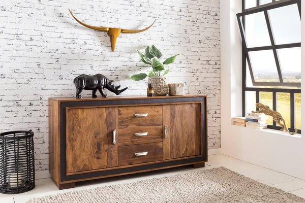 Designový příborník KARAN Sheesham z masivního dřeva s umělou kůží