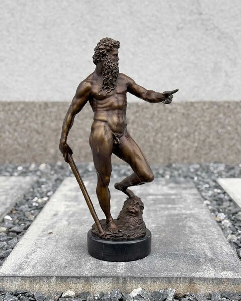 Bronzová socha Neptun podle Giambologni