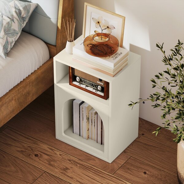 HOMCOM Moderní Noční Stolek Úzký s 2 Otevřenými Přihrádkami a Klenutým Designem pro Obývací Pokoj a Ložnici 40x30x60 cm Krémový | Aosom