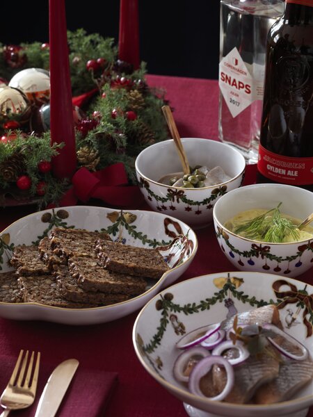 Vánoční servírovací talíř Star Fluted Christmas 37 cm