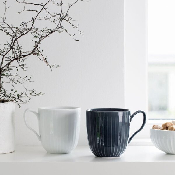 Tmavě modrý porcelánový hrnek Kähler Design Hammershoi, 330 ml