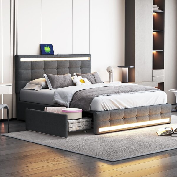 Čalouněná postel 140 x 200 cm (šedé plátno): 4 zásuvky + 2 USB porty, LED osvětlená hlavová a nožní část, odkládací plocha