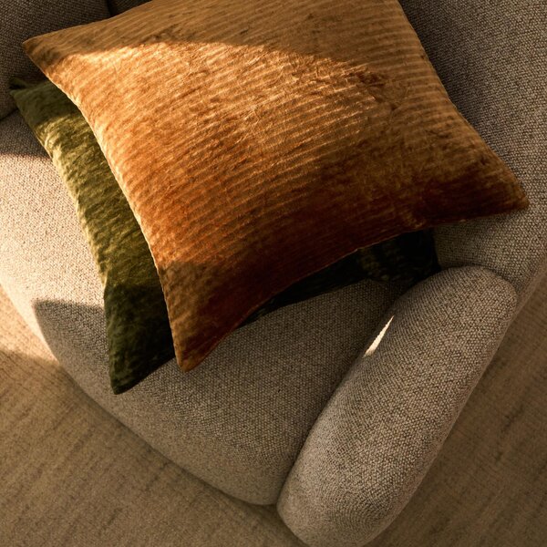Kave Home Oranžový sametový povlak na polštář Caril 45 x 45 cm