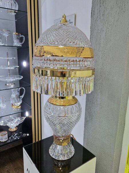 Aleš Zvěřina - Studio AZ-DESIGN Vysoká stolní lampa z masivního křišťálového skla zdobená 24karátovým zlatem TL-karin-125406-GOLD