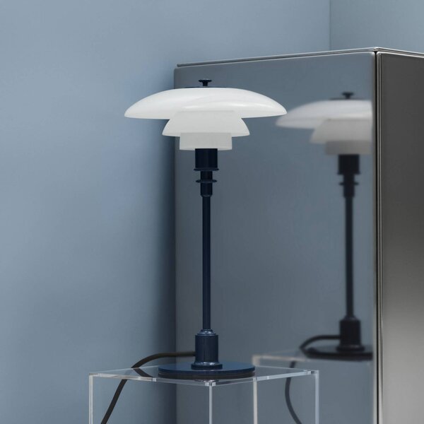 Louis Poulsen Stolní lampa PH 2/1, tmavě modrá, Ø 20 cm, Modrá, Obývací pokoj / jídelna, Mosaz, Design
