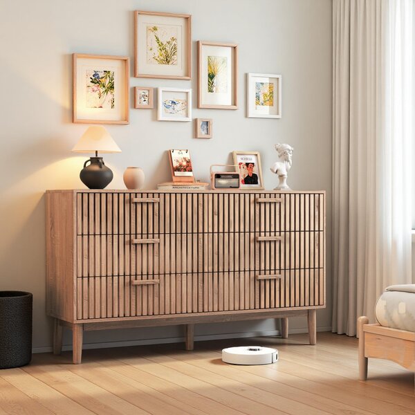 Komoda se 6 zásuvkami z přírodního dřeva, moderní, minimalistický design, velká úložná kapacita, robustní, stabilní konstrukce do ložnice nebo obývacího pokoje