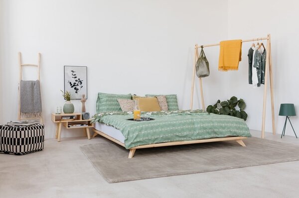 Dvoulůžková postel z borovicového dřeva s roštem 180x200 cm Senza – Karup Design