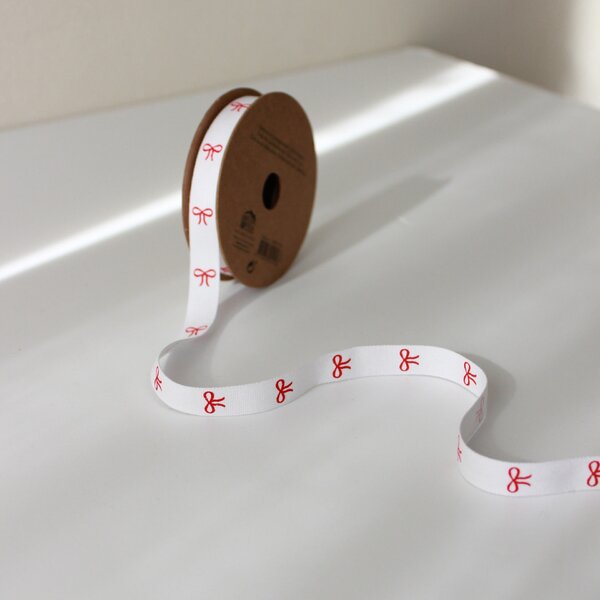 Dekorativní stuha White / Bows – 5 m