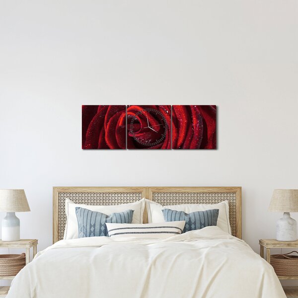 Obraz - Červená růže s kapkami rosy (s hodinami) (90x30 cm)