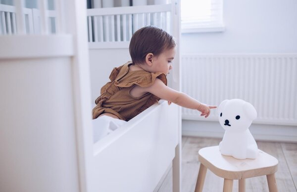 Bílá plastová dětská LED lampa Mr. Maria Snuffy 30 cm