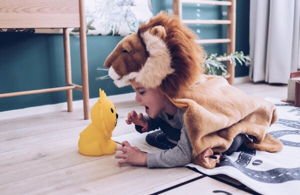 Žlutá plastová dětská LED lampa Mr. Maria Lion 30 cm
