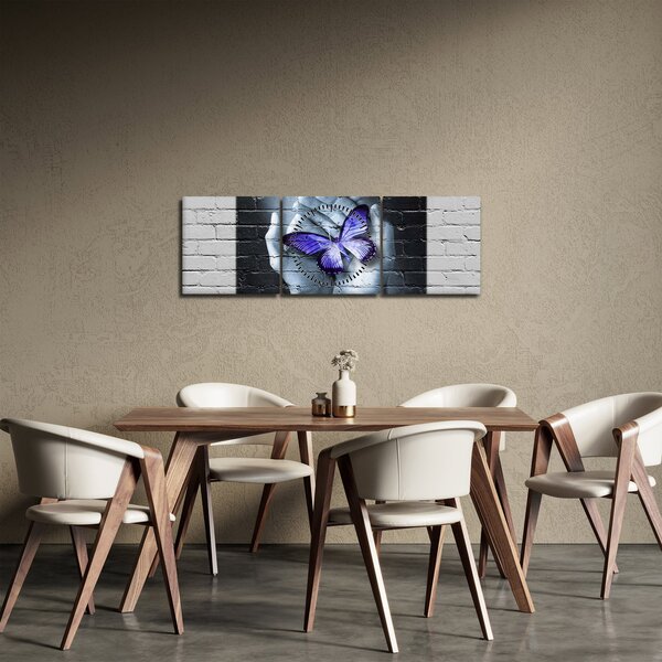 Obraz - Fialový motýl na zdi (s hodinami) (90x30 cm)