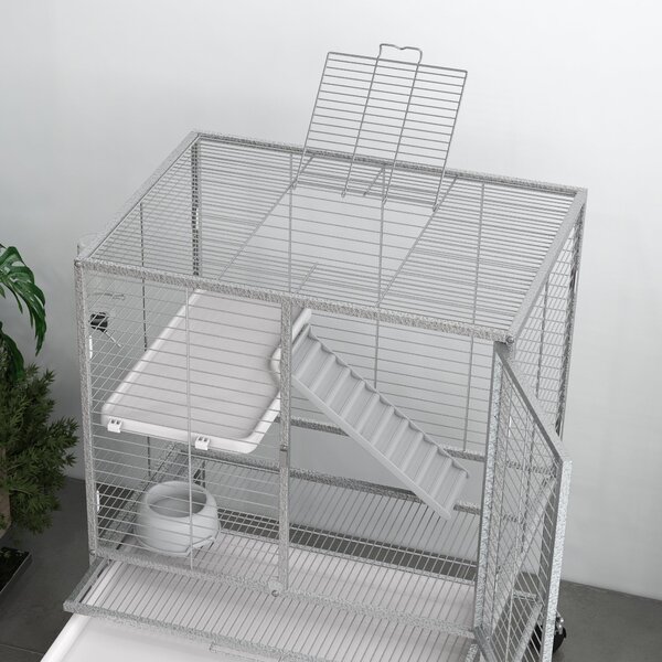 PawHut Klec pro malé zvířata na kolečkách, 2 úrovně, 2 dveře, 1 rampa, 1 odkládací police, miska, láhev - 61,5 x 44,5 x 86 cm, šedá | Aosom