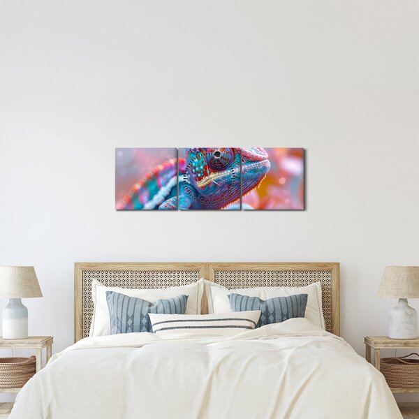 Obraz - Zbarvený chameleon (s hodinami) (90x30 cm)