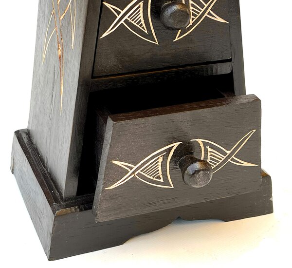 DanDiBo dřevěná komoda Skříňový nábytek pyramida se 3 zásuvkami "Keltská" 60 cm interiérový designový nábytek do interiéru
