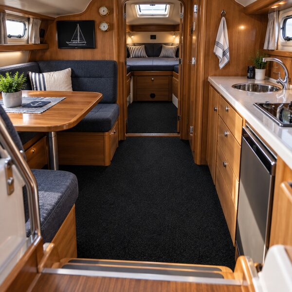 Beaulieu International Group, Metrážový koberec Car & boat, na míru, šíře 2m, černá, granulát, chodba / předsíň
