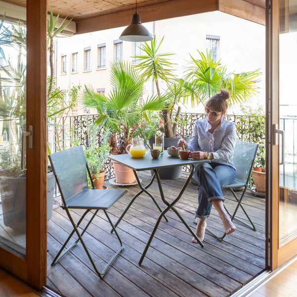 Skládací venkovní stůl Lafuma BALCONY II zelená Moss – 64×70 cm