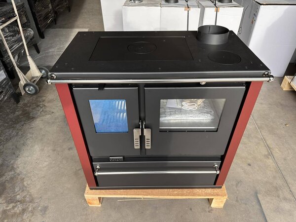 EEK A+ - Verso CS Plus Inox kuchyňský sporák na dřevo 7,7 kW - Červené boční panely