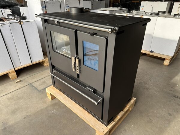 EEK A+ - Kuchyňský sporák na dřevo Verso CS Plus Inox 7,7 kW - Černé boční panely - levý