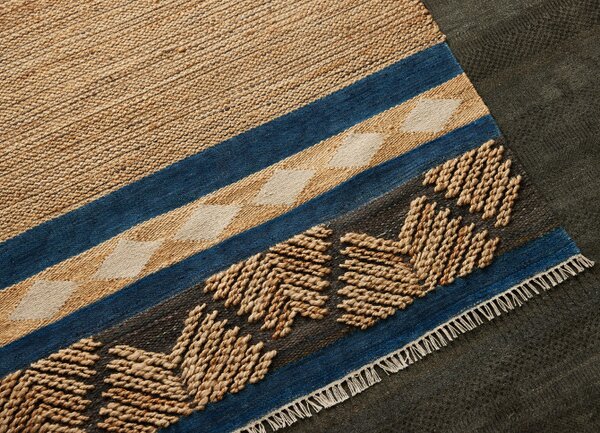 Diamond Carpets India, Ručně vázaný kusový koberec Agra Palace DE 2283 Natural Mix, 80x150, modrá, chodba / předsíň