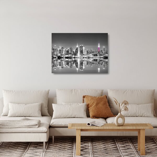 Skleněný obraz - New York a fialový mrakodrap (70x50 cm)